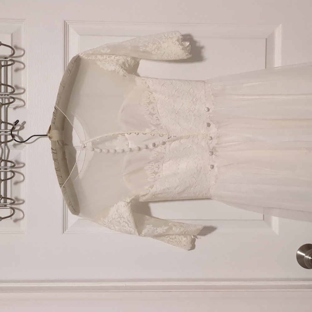 Wedding Dress Sheer Lace Ivory David's Bridal Galina Size 6 - Tulle 3/4 Sleeves - Picture 6 of 16